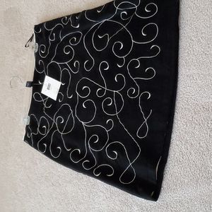 Lord & Taylor Identity skirt. Black cotton velvet lined, white design, S10.